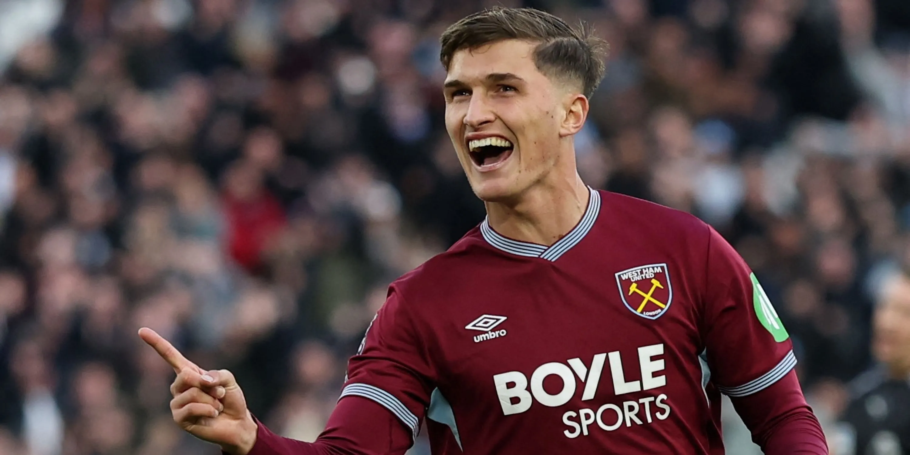 Cầu thủ trẻ Freddie Potts của West Ham ăn mừng sau một bàn thắng bị tước đoạt