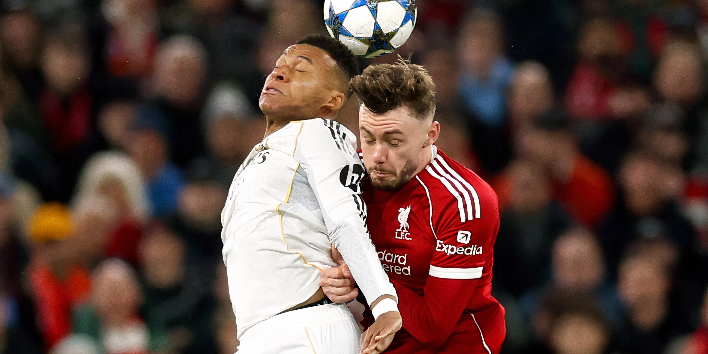 Conor Bradley của Liverpool phòng ngự chắc chắn trước Real Madrid