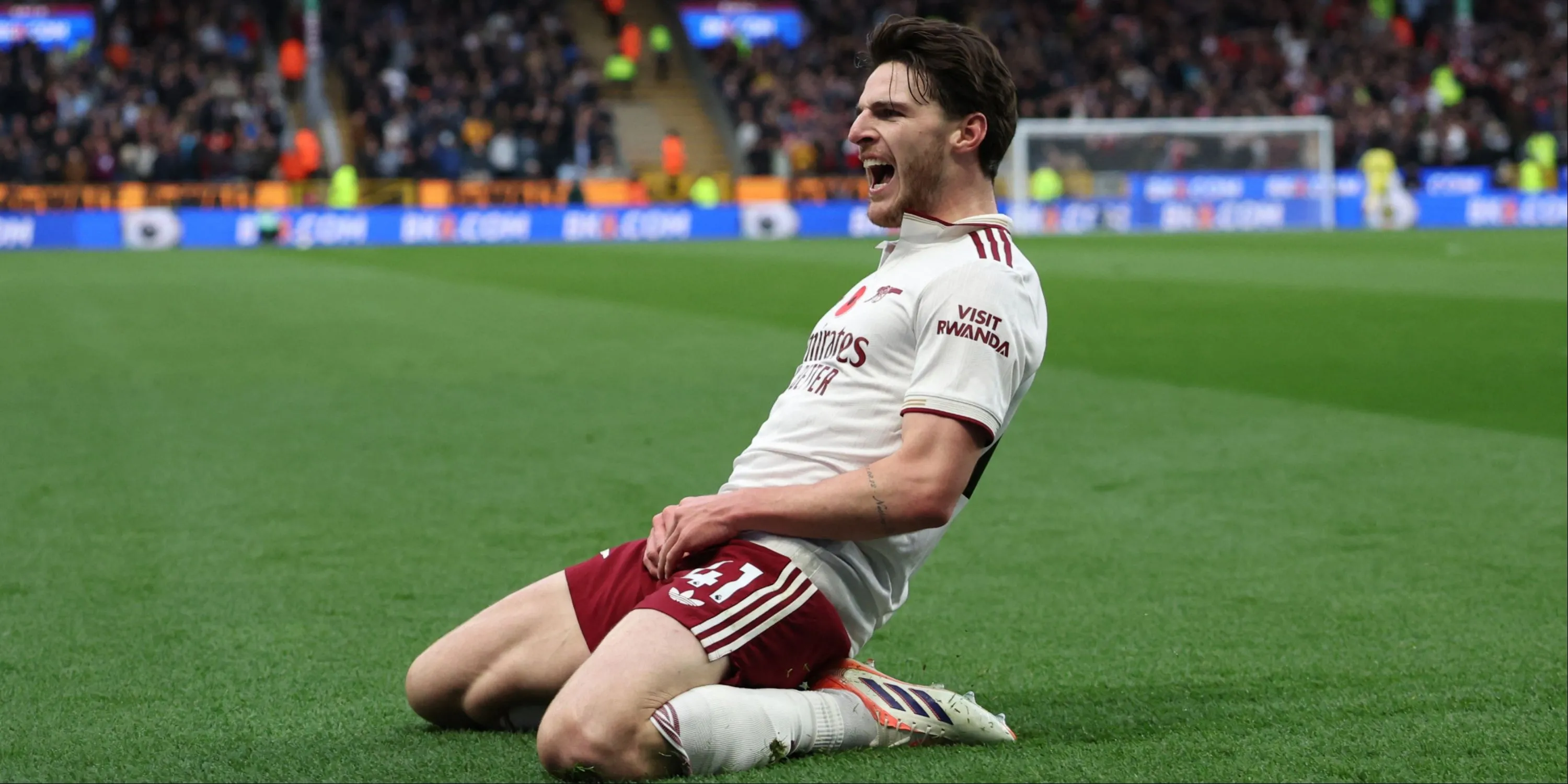Declan Rice trong trang phục Arsenal thi đấu trước Burnley với đội hình chính thức