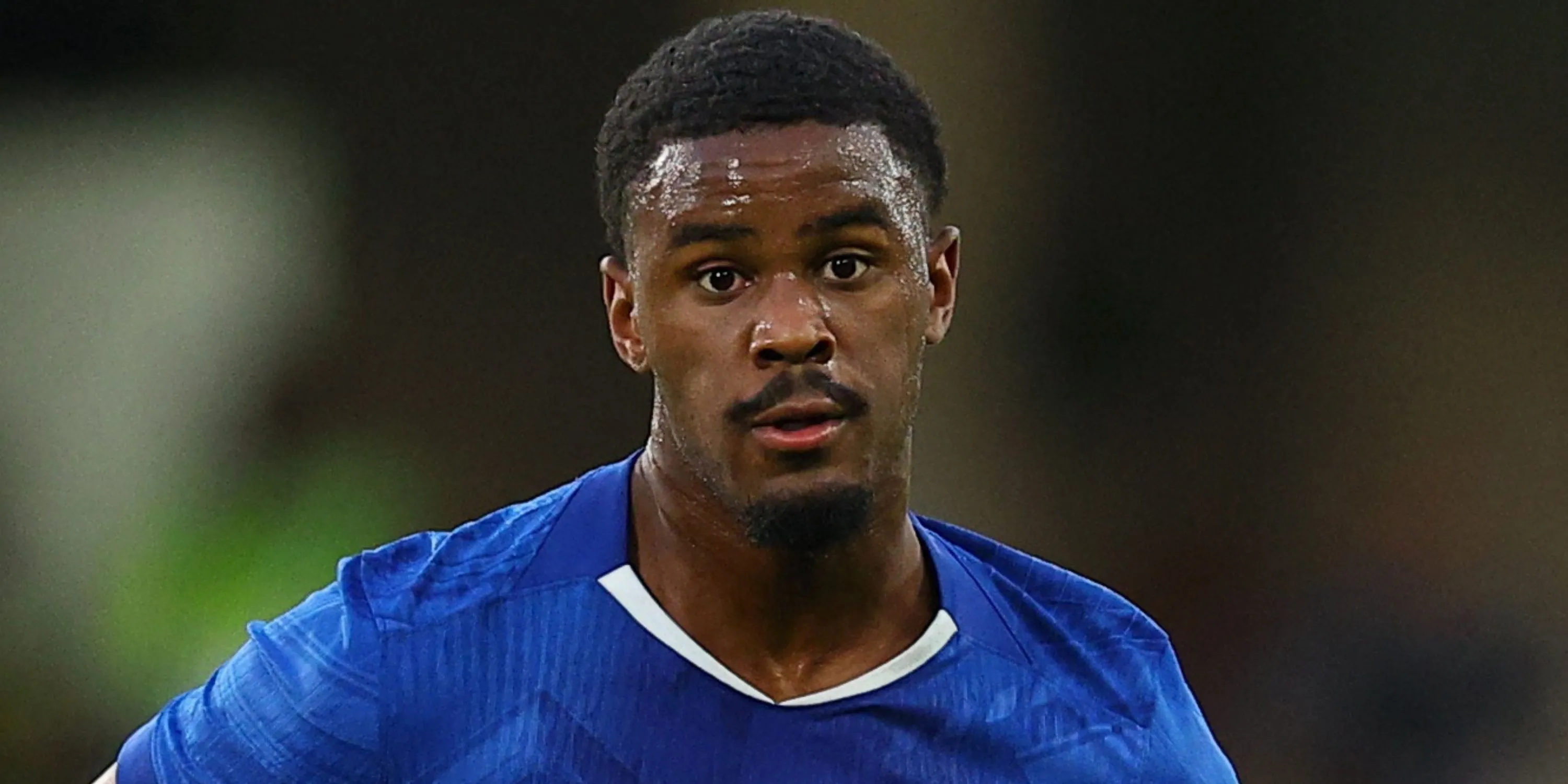 Jorrel Hato, hậu vệ Chelsea 19 tuổi, thể hiện kỹ năng xử lý bóng