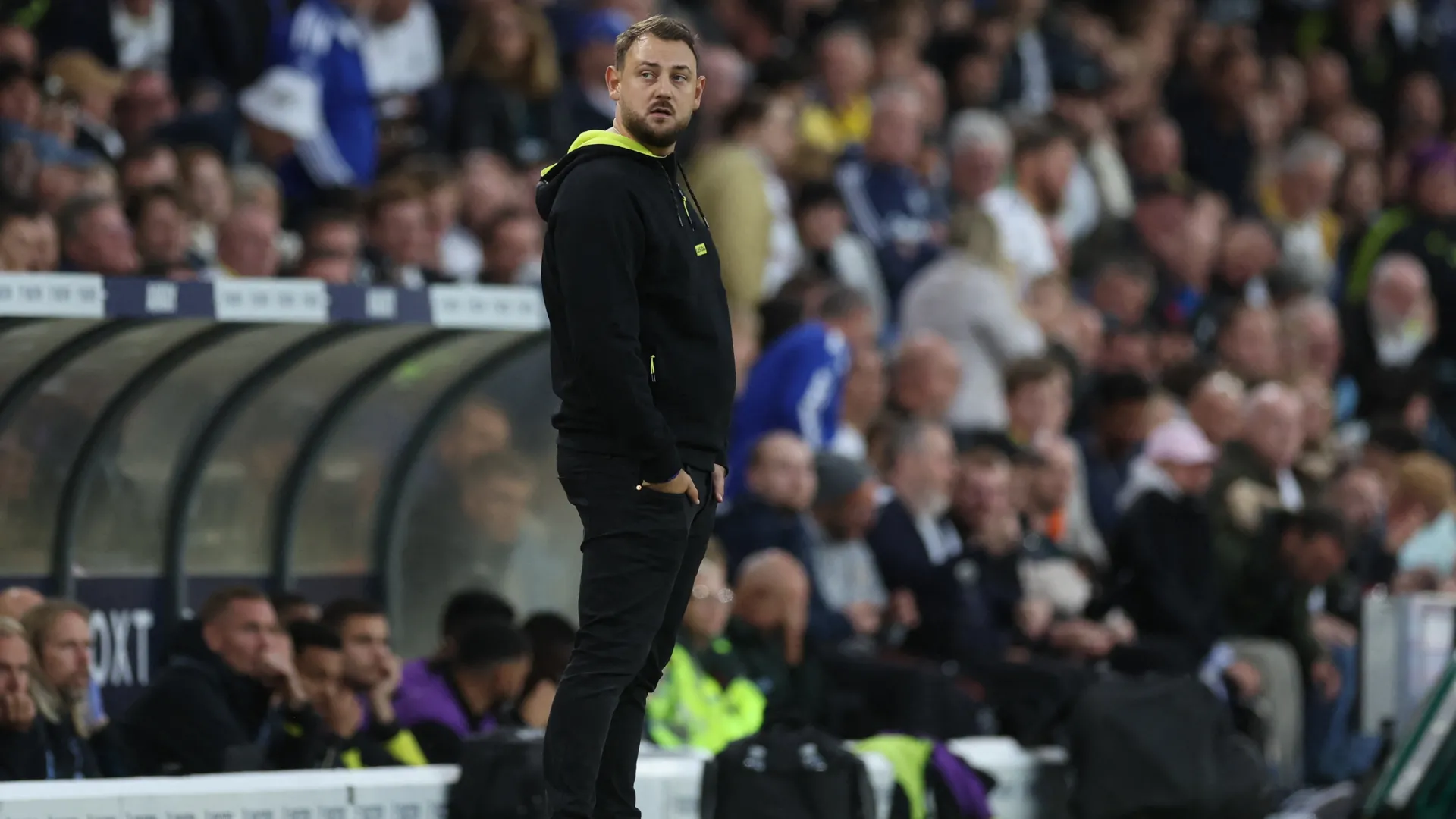 René Maric làm việc cùng đội tuyển Bayern Munich trong một trận đấu gần đây